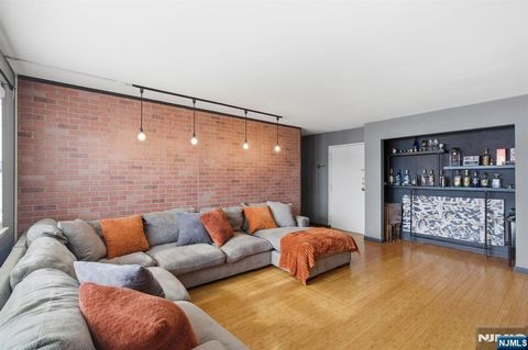 Photo of 205 Bergen Turnpike Turnpike #2G, Ridgefield Park, NJ 07660 (MLS # 26005238)