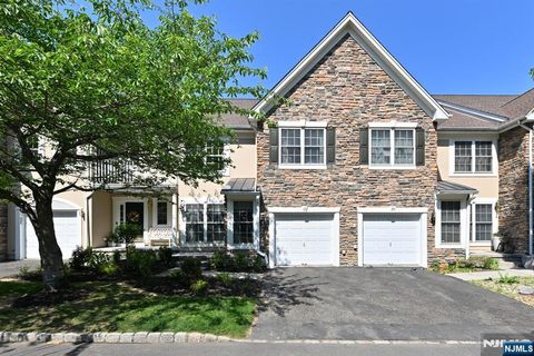Photo of 32 Rosewood Court #32, Haledon, NJ 07508 (MLS # 26014911)
