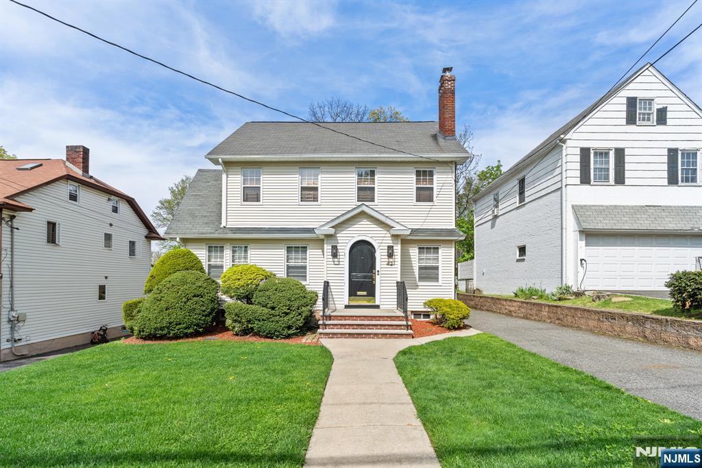 Property for Sale at 42 Heights Road, Clifton, New Jersey - Bedrooms: 5 
Bathrooms: 3 
Rooms: 13  - $1,249,000