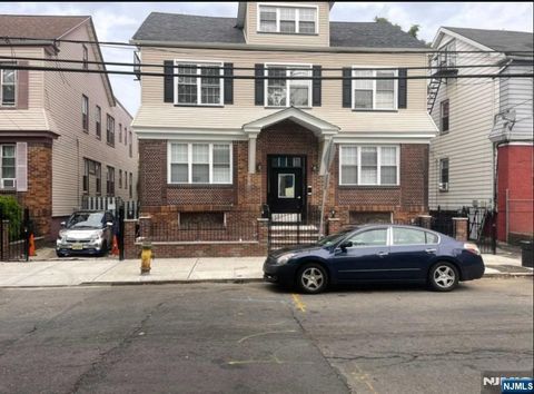 Photo of 421423 Leslie St #1L, Newark, NJ 07112 (MLS # 25033837)