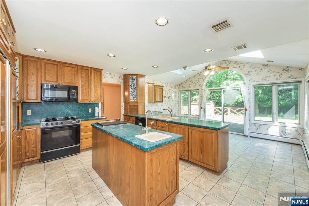 Homes for Sale in Northern NJ | ThisIsRiverEdge.com 492 Blue Hill Terrace