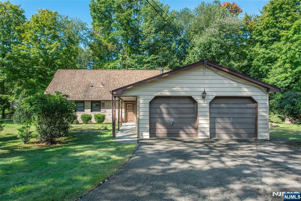 Homes for Sale in Northern NJ | ThisIsRiverEdge.com 492 Blue Hill Terrace