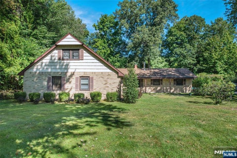 Photo of 492 Blue Hill Terrace, Franklin Lakes, NJ 07417 (MLS # 26035850)