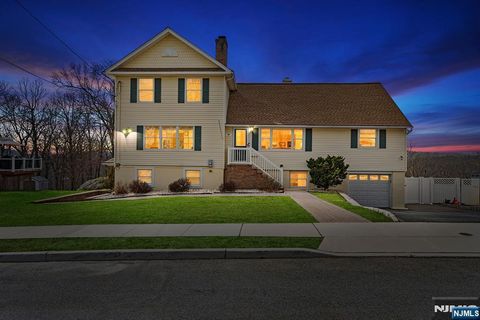 50 Hilltop Terrace Bloomingdale NJ 07403