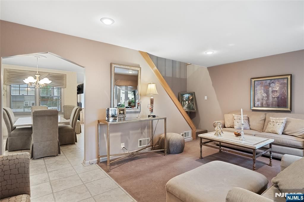 Photo of 33 Irwin Place, Bloomfield, NJ 07003 (MLS # 25033320)