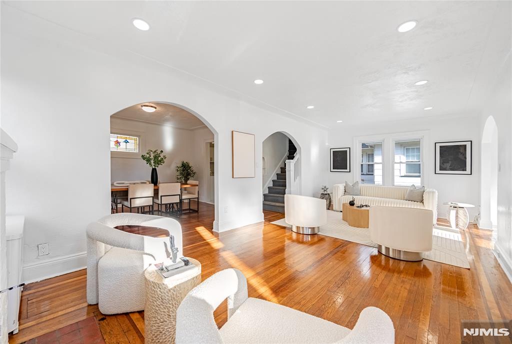 341 Van Buren Avenue