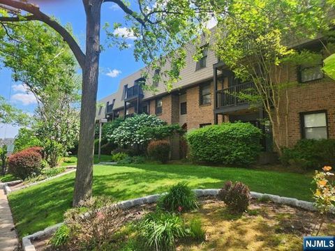 Photo of 550 North Avenue #E, Fort Lee, NJ 07024 (MLS # 26000826)