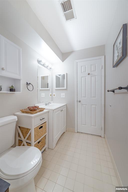 Bernards, New Jersey 07920, United States, 1 Bedroom Bedrooms, ,1 BathroomBathrooms,Residential,Pending,78560