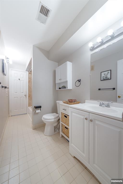 Bernards, New Jersey 07920, United States, 1 Bedroom Bedrooms, ,1 BathroomBathrooms,Residential,Pending,78560