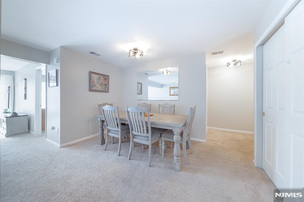 Bernards, New Jersey 07920, United States, 1 Bedroom Bedrooms, ,1 BathroomBathrooms,Residential,Pending,78560