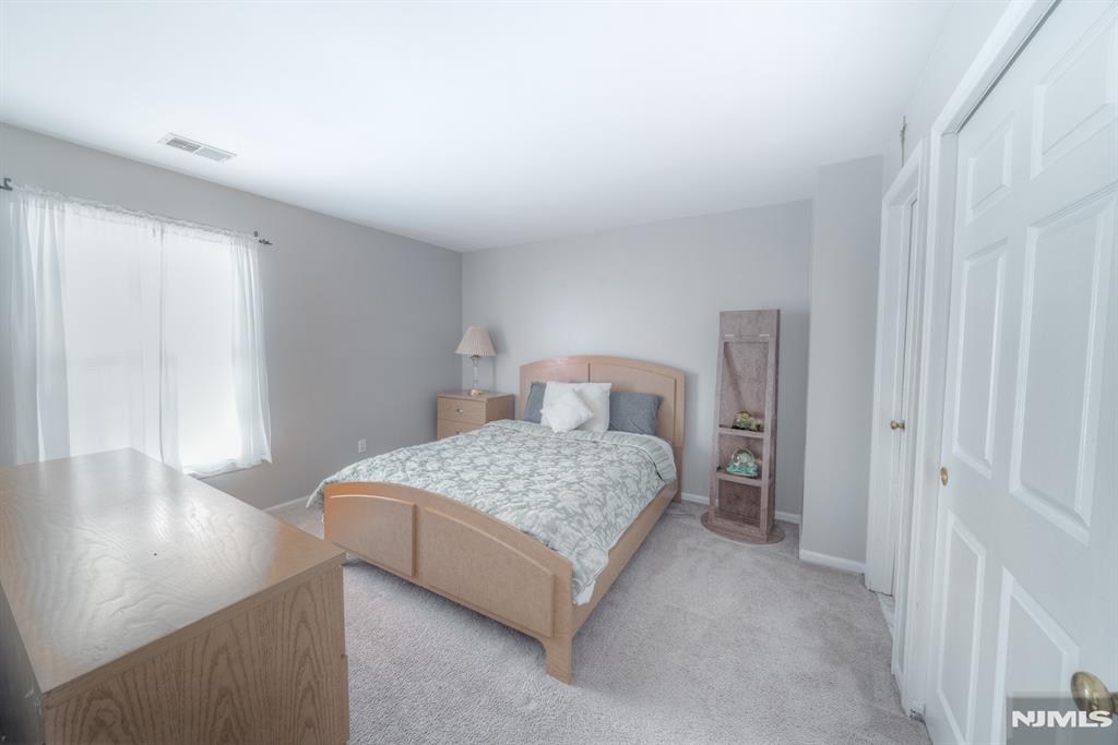 Bernards, New Jersey 07920, United States, 1 Bedroom Bedrooms, ,1 BathroomBathrooms,Residential,Pending,78560