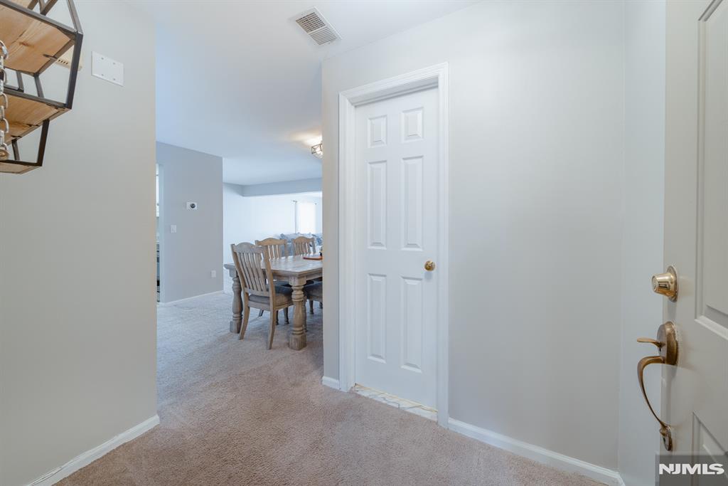 Bernards, New Jersey 07920, United States, 1 Bedroom Bedrooms, ,1 BathroomBathrooms,Residential,Pending,78560