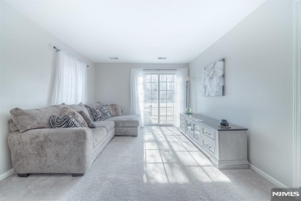 Bernards, New Jersey 07920, United States, 1 Bedroom Bedrooms, ,1 BathroomBathrooms,Residential,Pending,78560