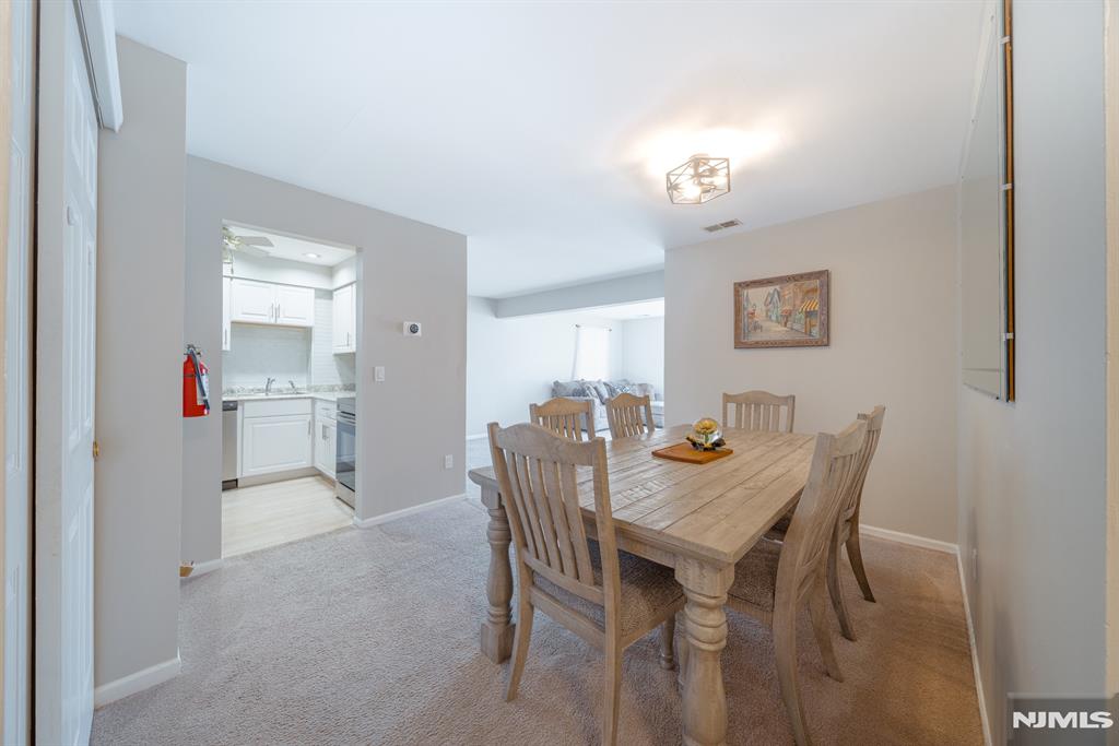 Bernards, New Jersey 07920, United States, 1 Bedroom Bedrooms, ,1 BathroomBathrooms,Residential,Pending,78560