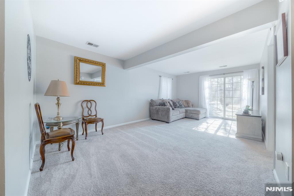 Bernards, New Jersey 07920, United States, 1 Bedroom Bedrooms, ,1 BathroomBathrooms,Residential,Pending,78560