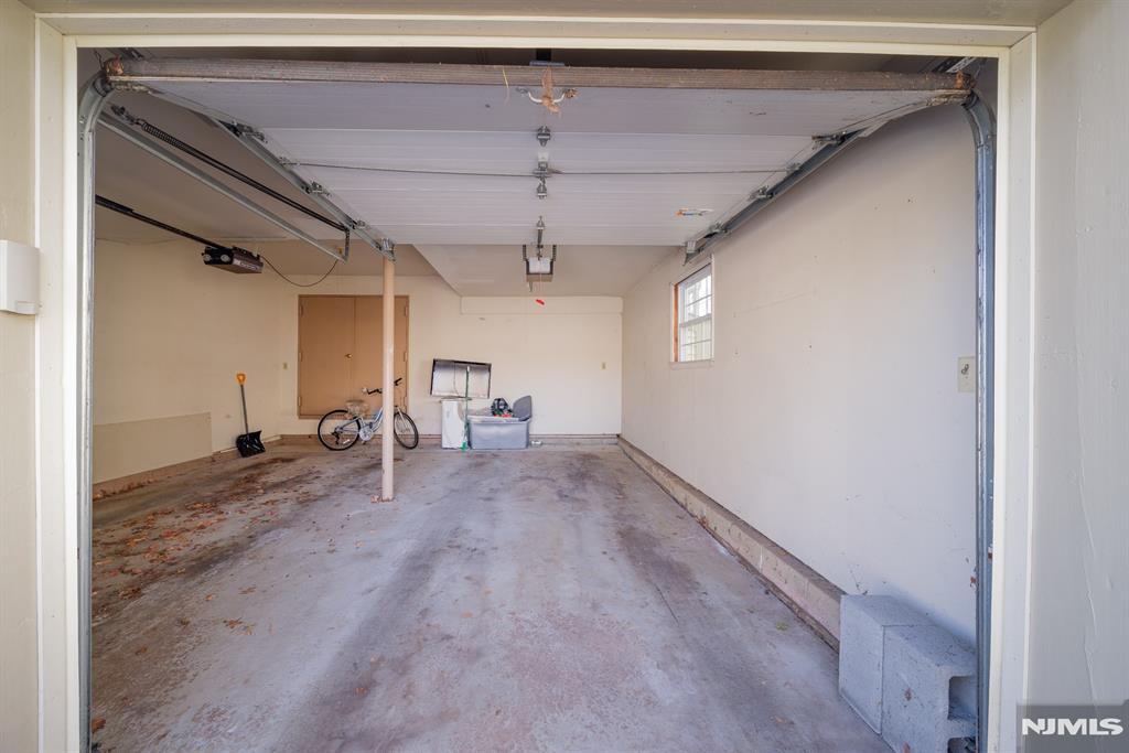 Bernards, New Jersey 07920, United States, 1 Bedroom Bedrooms, ,1 BathroomBathrooms,Residential,Pending,78560