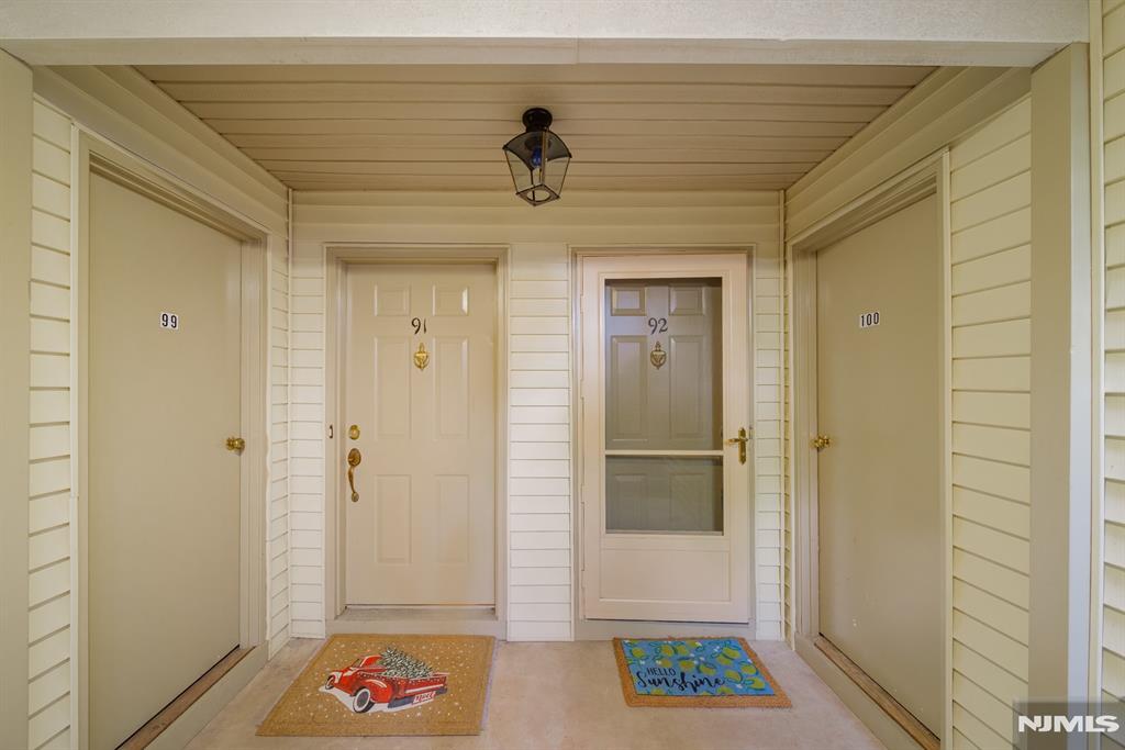 Bernards, New Jersey 07920, United States, 1 Bedroom Bedrooms, ,1 BathroomBathrooms,Residential,Pending,78560