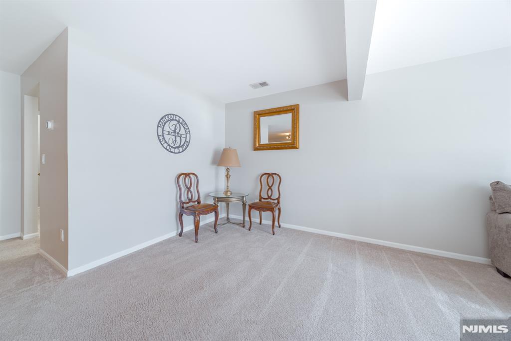 Bernards, New Jersey 07920, United States, 1 Bedroom Bedrooms, ,1 BathroomBathrooms,Residential,Pending,78560