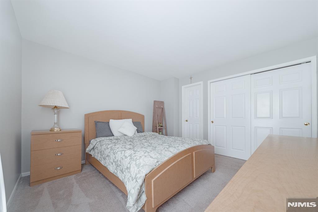 Bernards, New Jersey 07920, United States, 1 Bedroom Bedrooms, ,1 BathroomBathrooms,Residential,Pending,78560