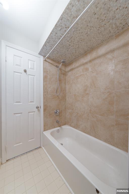 Bernards, New Jersey 07920, United States, 1 Bedroom Bedrooms, ,1 BathroomBathrooms,Residential,Pending,78560