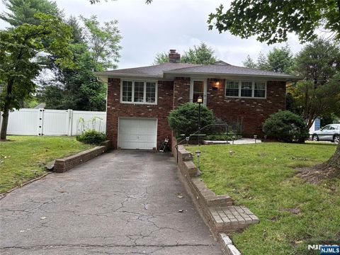 Photo of 35 Knickerbocker Road, Closter, NJ 07624 (MLS # 26023986)