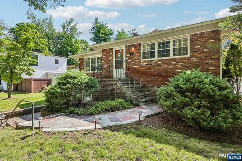 Photo of 35 Knickerbocker Road, Closter, NJ 07624 (MLS # 26023986)