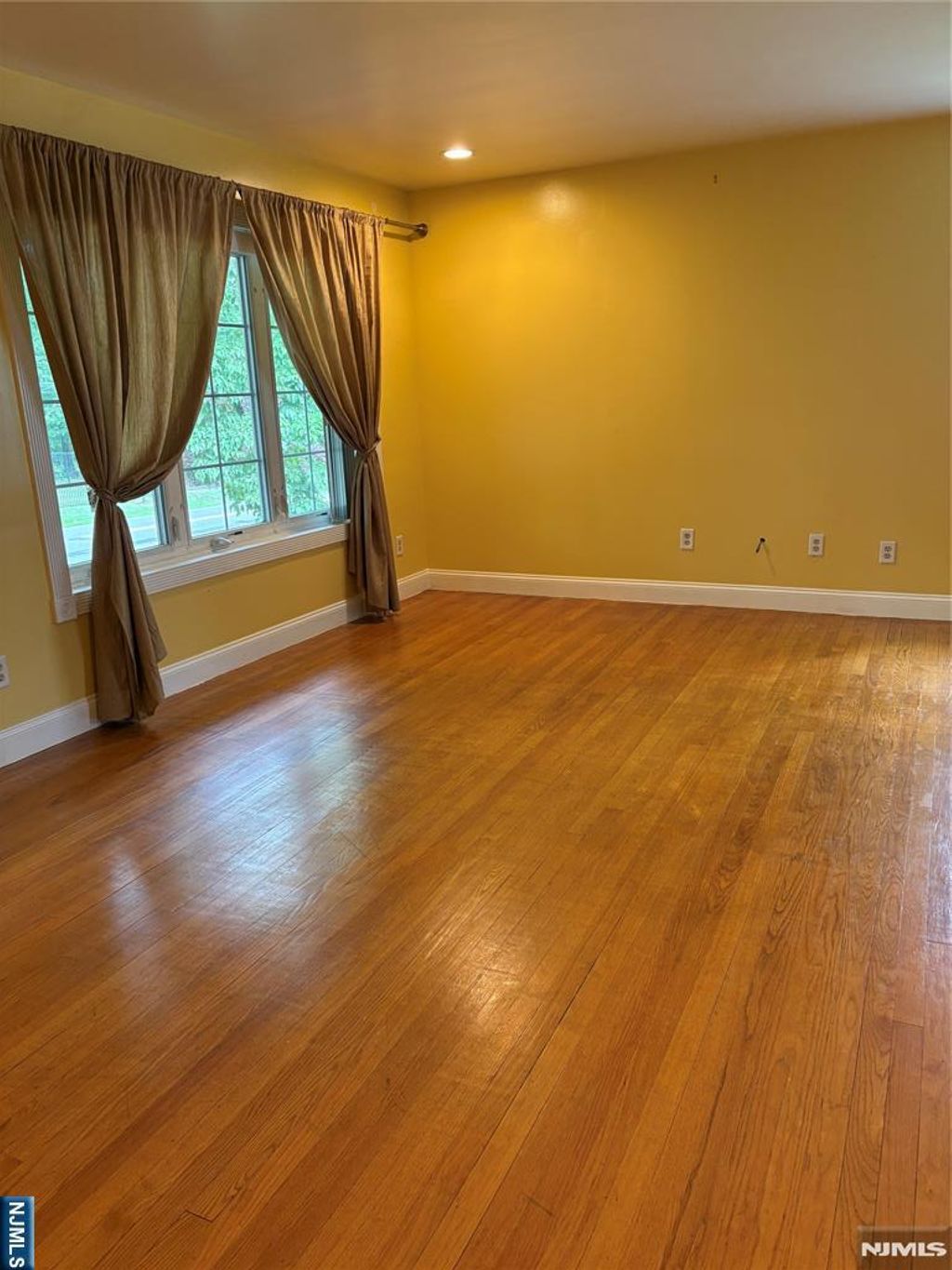Photo of 35 Knickerbocker Road, Closter, NJ 07624 (MLS # 26023986)
