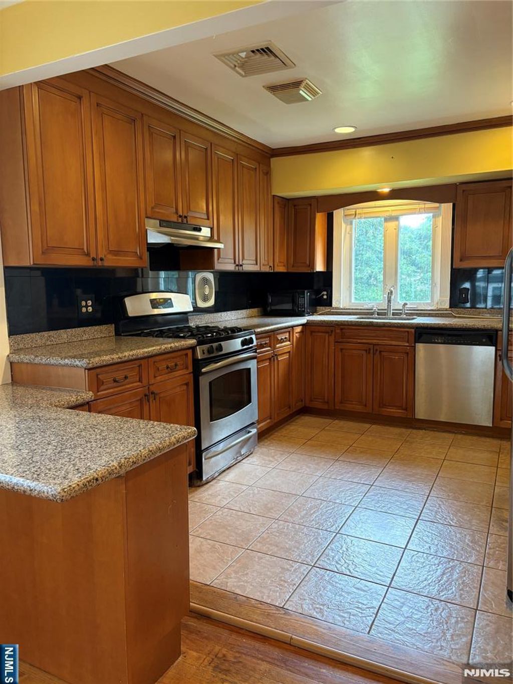 Photo of 35 Knickerbocker Road, Closter, NJ 07624 (MLS # 26023986)