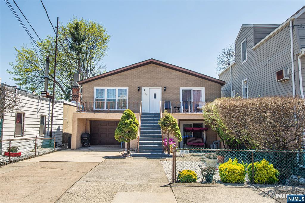 Property for Sale at 186 Hamilton Avenue, Fairview, New Jersey - Bedrooms: 6 
Bathrooms: 4 
Rooms: 11  - $949,900