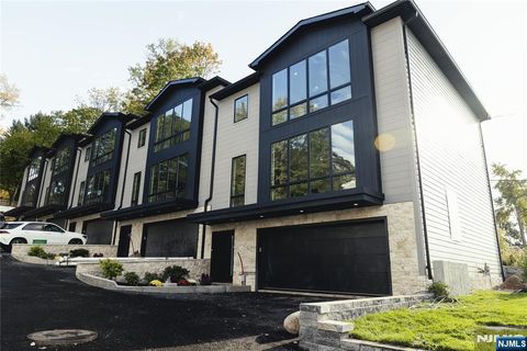 Photo of 401 Grand Ave, Leonia, NJ 07605 (MLS # 25038174) Photo of 401 Grand Ave, Leonia, NJ 07605 (MLS # 25038174)