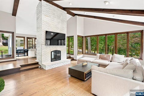 Photo of 7 Sleepy Hollow Road, Saddle River, NJ 07458 (MLS # 26032748)