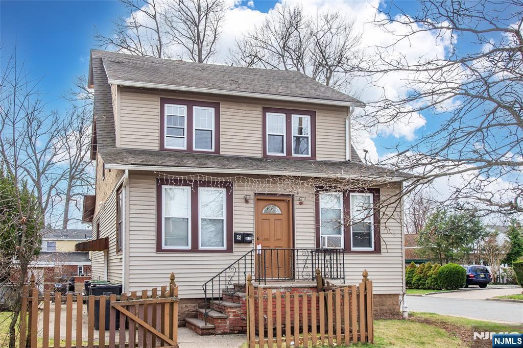 132 Merritt Ave 2, Bergenfield, New Jersey - 3 Bedrooms  
1 Bathrooms  
6 Rooms - 