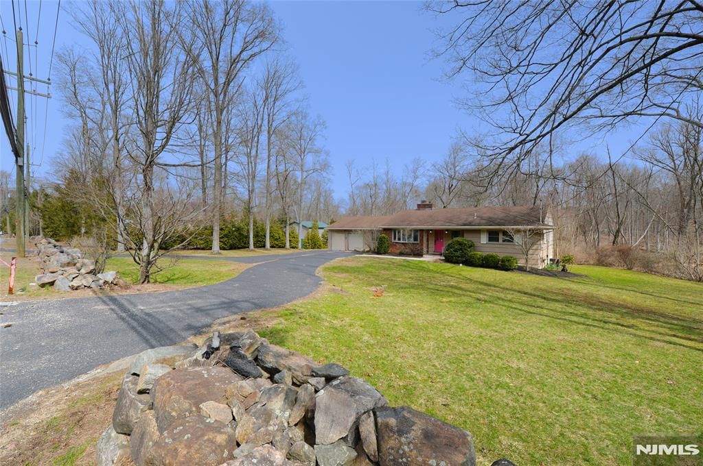 Photo of 857 Darlington Avenue, Mahwah, NJ 07430 (MLS # 26008770)