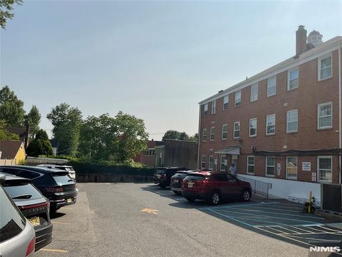 Photo of 751 Teaneck Road #9, Teaneck, NJ 07666 (MLS # 25019465)