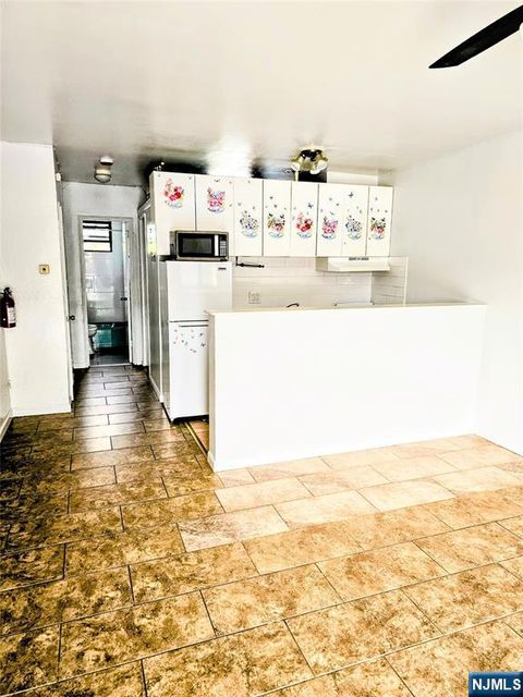 449-451 Washington Avenue 8 Belleville NJ 07109