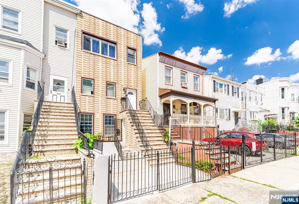 65 Baldwin Avenue