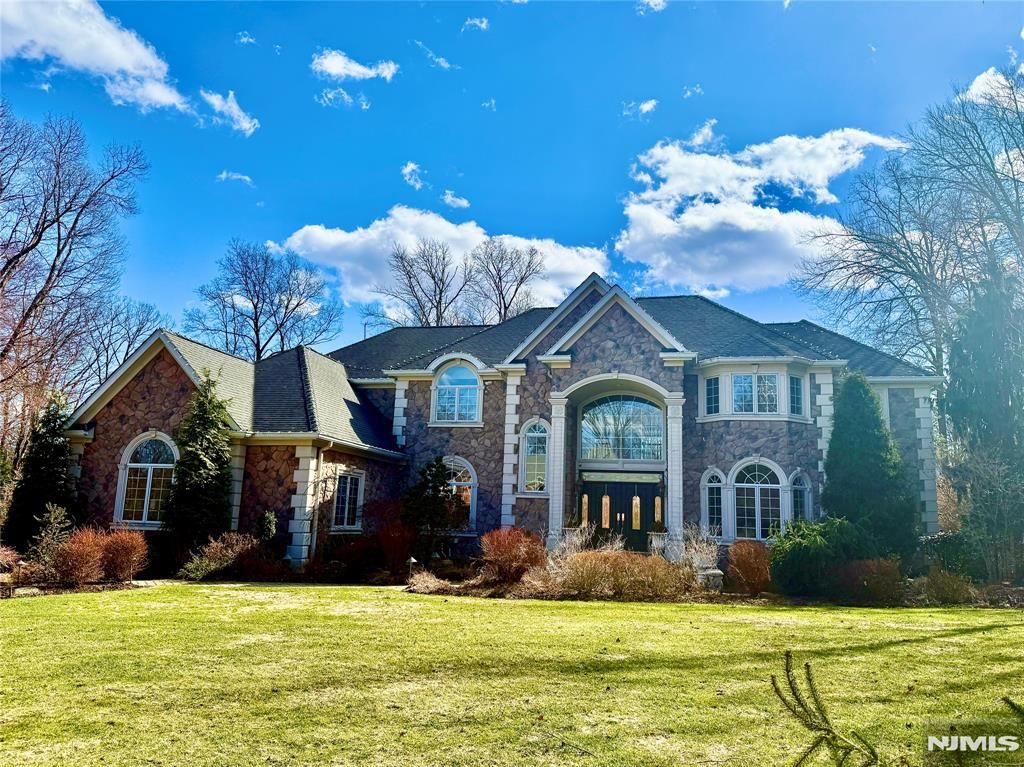 Photo of 457 Devonshire Drive, Franklin Lakes, NJ 07417 (MLS # 26003161)