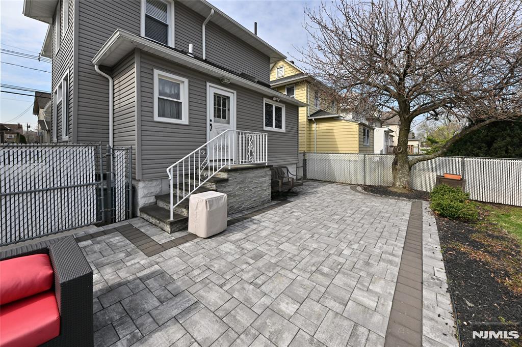 34 Hazelton Street