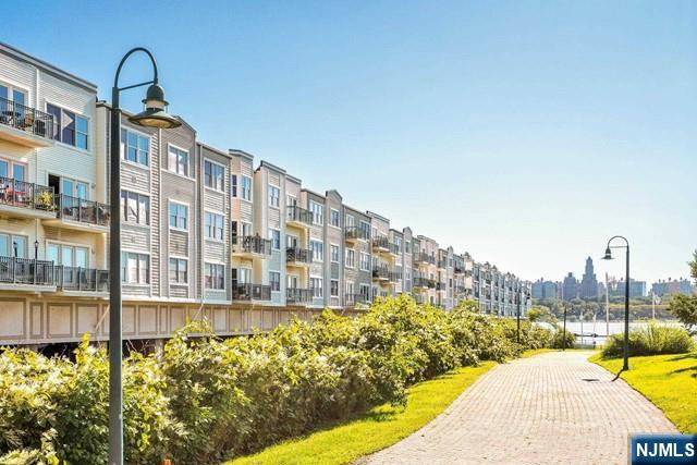 331 Promenade
