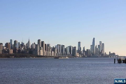 Photo of 331 Promenade, Edgewater, NJ 07020 (MLS # 26018435)