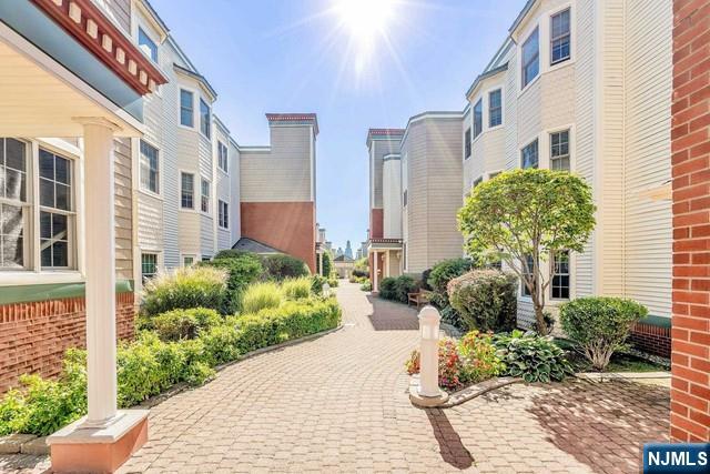331 Promenade
