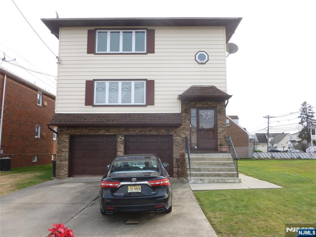 Rental Property at 318 President St 2, Saddle Brook, New Jersey - Bedrooms: 3 
Bathrooms: 2 
Rooms: 7  - $2,800 MO.