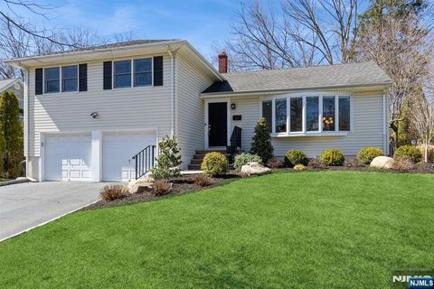 49 Eastbrook Terrace, Livingston, NJ 07039 - MLS#: 25009989