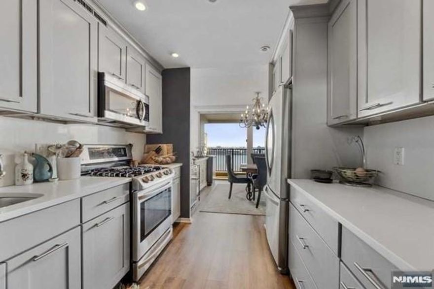 CONTACT DEBRA JACOBS & HALLEY NATKIN COLDWELL BANKER FORT LEE! THE BEST VIEWS. An easy escape from NYC and a true commuterâ€™s dream. This stunning 2 bedroom, 2 bath duplex DOWNSPLIT at Horizon House Fort Lee delivers total unobstructed views of the Hudson River, the NYC skyline, GWB, and Horizonâ€™s beautifully landscaped gardens. The scenery feels endless, day and night. Move-in ready and beautifully updated. Renovated kitchen. Expansive living and dining area with a full wall of windows opening to a 24â€™ foot balcony. The wraparound layout offers east and west exposures with incredible light all day. The primary suite features a large walk-in closet with excellent storage. The second bedroom works perfectly as a guest room, den, or home office. A premier deck parking spot (#4) transfers with the unit. ONE MONTHLY FEES COVERS EVERYTHING-Utilities, taxes, amenities, and parking are all included $2,953.43(Maint $2238.94, Cap Ass $543.75, Cbl/Int $71.54, Deck Park $79.20, AMENITIES $20) Full-service living with a 24 hour doorman, security, community room, gym, two pools, tennis courts, play areas, and an on-site convenience store. Board approval is required. Income to debt ratio 4 to 1. Gross income requirement for an all-cash buyer with no debt is $142,000. *Some photos virtually staged