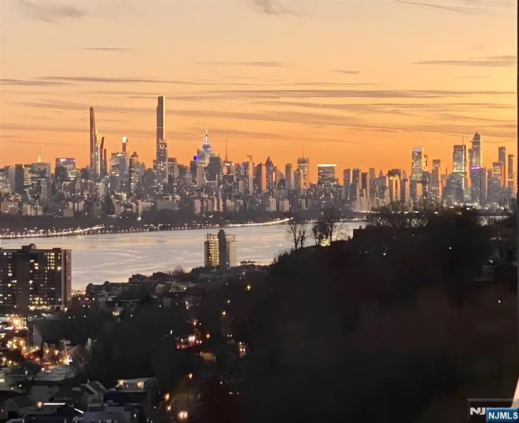 Photo of 3 Horizon Road #1004, Fort Lee, NJ 07024 (MLS # 26000669)