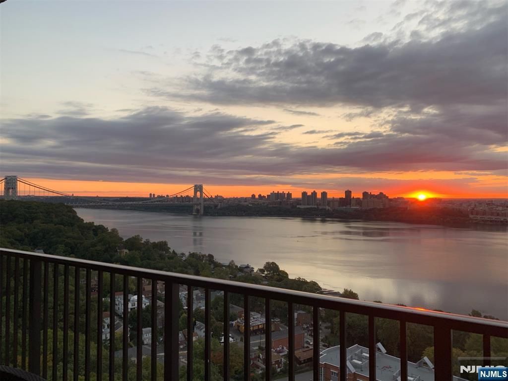 Photo of 3 Horizon Road #1004, Fort Lee, NJ 07024 (MLS # 26000669)