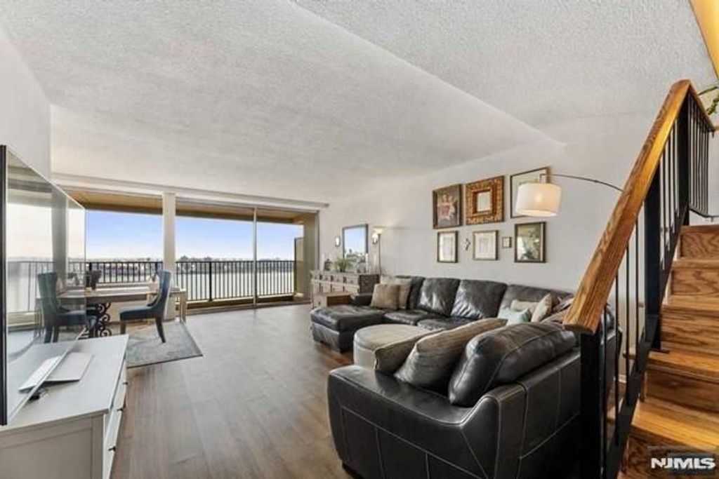 Photo of 3 Horizon Road #1004, Fort Lee, NJ 07024 (MLS # 26000669)