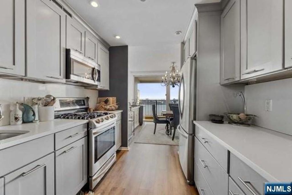 Photo of 3 Horizon Road #1004, Fort Lee, NJ 07024 (MLS # 26000669)