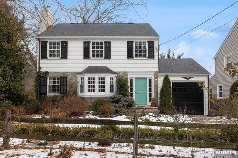 Photo of 15 Poe Avenue, Bloomfield, NJ 07003 (MLS # 25044142)