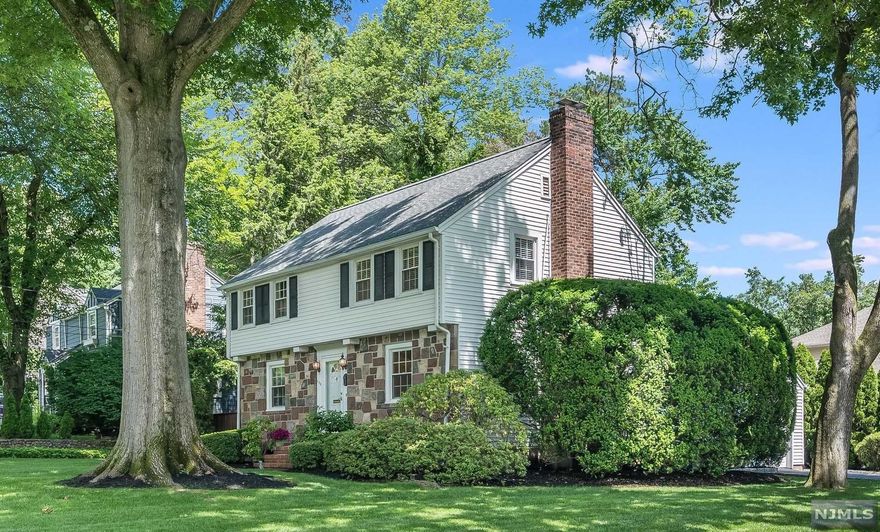 Classic 4 BR, 2 1/2 bath Roughgarden colonial.Open floor plan meets traditional elements for the perfect balance.EF flanked by LR graced w/gas fpl & elegant DR w/chair rail.Enjoy casual meals in oversized EIK boasting lrge CI w/breakfast bar,granite counters & high-end stainless appls.All this overlooks a wonderful FR.2 mudrm entries-1 from the attached garage & the other from driveway.Completing the 1st level is PR & perfectly placed laundry rm.On the 2nd level of this spacious home there are 4 BRs,incl primary suite crowned by vaulted ceiling & complete w/WIC + wall of closets,& a lovely bth w/steam shower & jetted tub.The lower level fills so many needs w/terrific rec rm & tons of storage!Set on a beautifully manicured property that was once the 2nd fairway of the Old Ridgewood Country Club golf course,the yard offers plenty of room to play & entertain.All this with Glen Rock's top-rated schools,wonderful town pool,charming downtown shopping & dining & the best NYC trans.